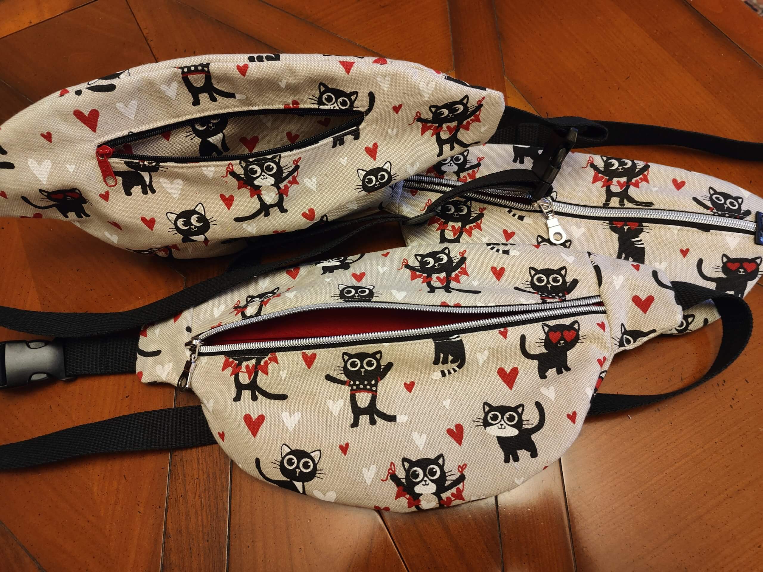 Sac banane pour enfant 2 poches zippées dont 1 à l'arrière du sac